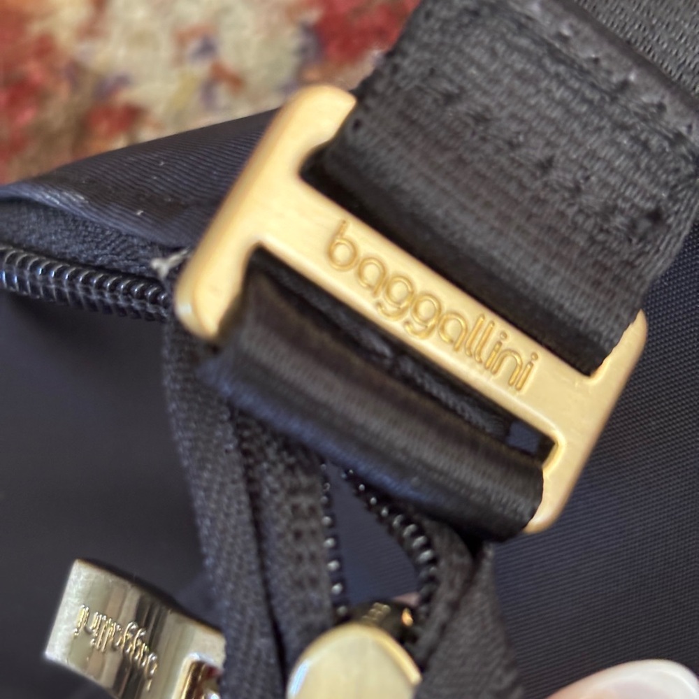 Baggallini Janet Crossbody RFID Bag - Picture 5 of 8